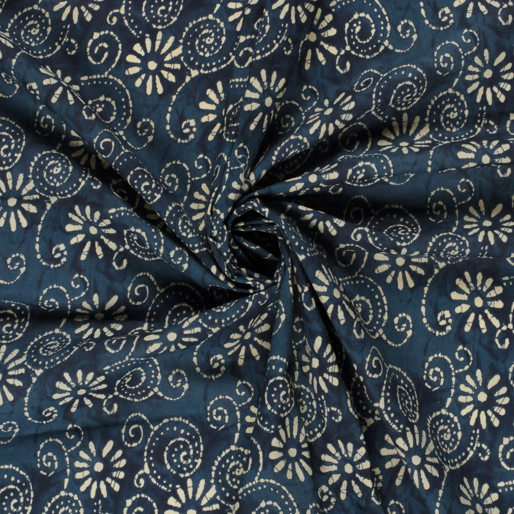 Bavlněný voál navy batikovaný Kytky