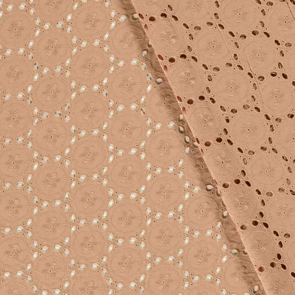 Vyšívaný bavlněný voál cihlový