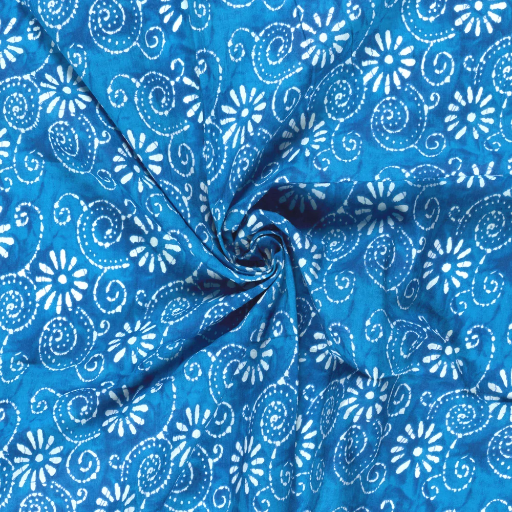 Bavlněný voál modrý batikovaný Kytky