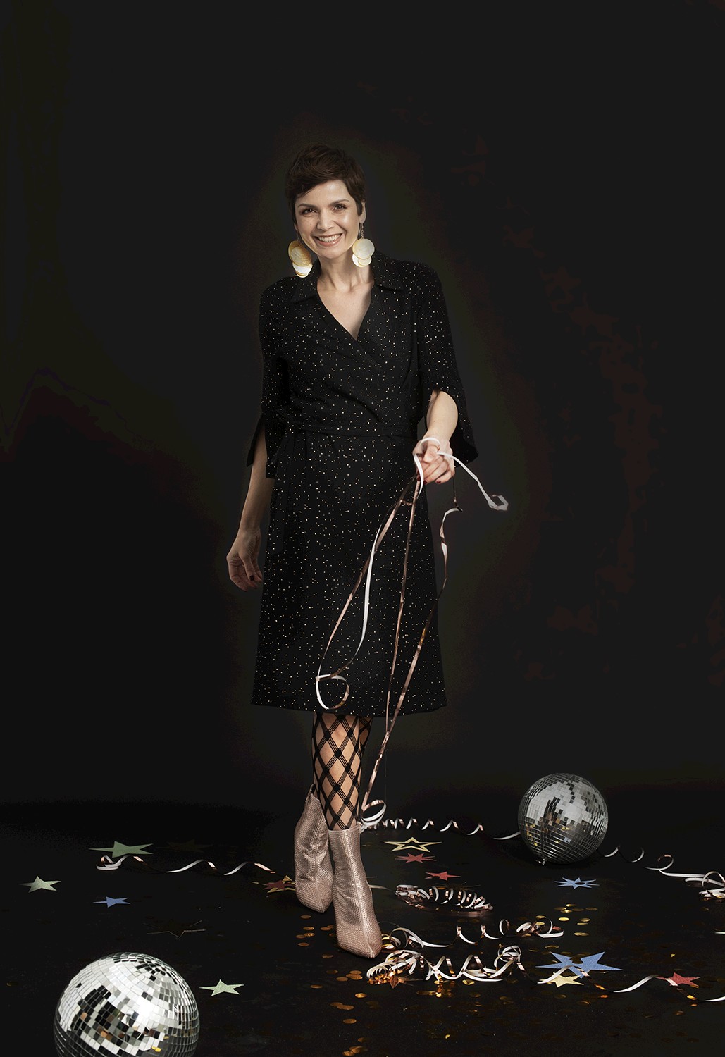 Dvojitá gázovina černá 3D zlaté puntíky